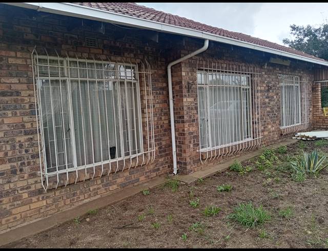 3 BEDROOM HOUSE FOR SALE IN BOKSBURG SOUTH